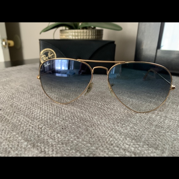 *AUTHENTIC* Ray Ban Blue Gradiant Gold Sunglasses main image 5